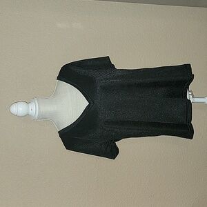 GAP SZ L BLACK BLOUSE HAS A SHINY LOOK THROUGHOUT THE BLOUSE